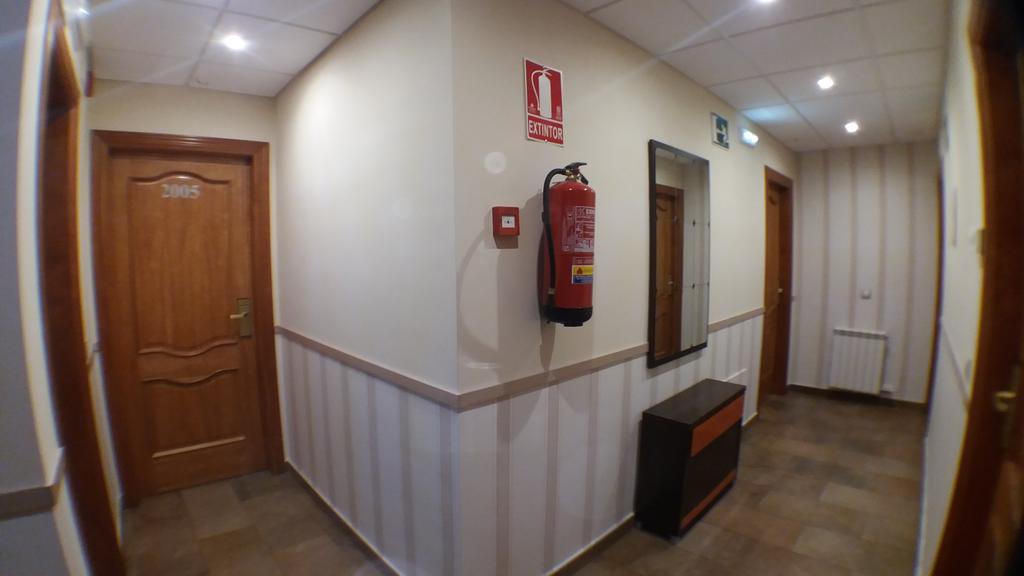 Monzón Hostal Venecia II מראה חיצוני תמונה